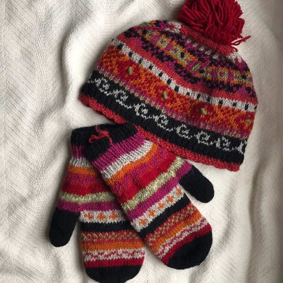 Accessories - PomPom Hat & Mittens